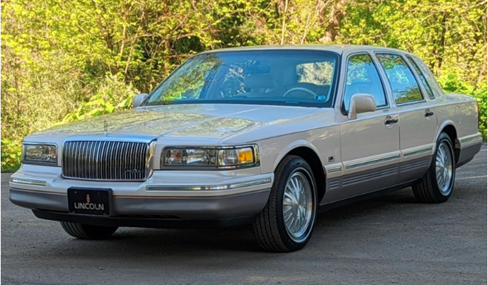 Lincoln Town Car SPINMAKER EDITION